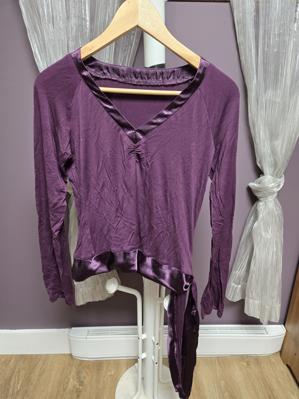 Women's Purple Satin-Trim V-Neck Long Sleeve Top